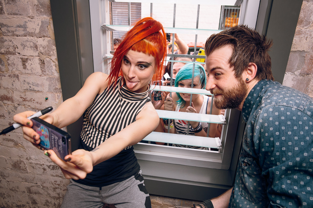 There was a window backstage at The Enmore where the band could chat, sign things, and pose for photos with fans in the back lane.
